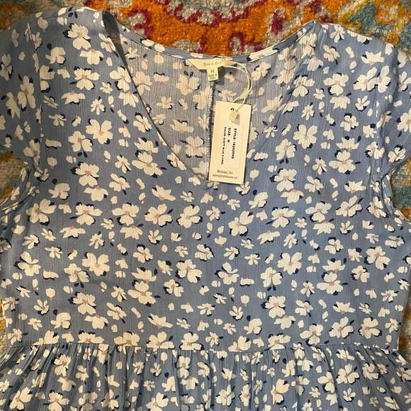 SOLD! NEW! Sim & Sam Dusty Blue Floral V-Neck Capped Sleeve Peplum Top M - Picture 3 of 15
